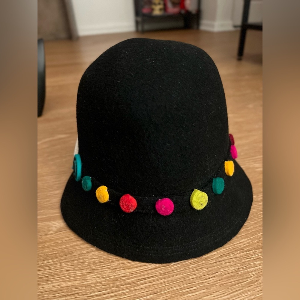 Black sheep’s wool Felt Hat for Women with Spiral Accents, sophisticated - Picture 6 of 11